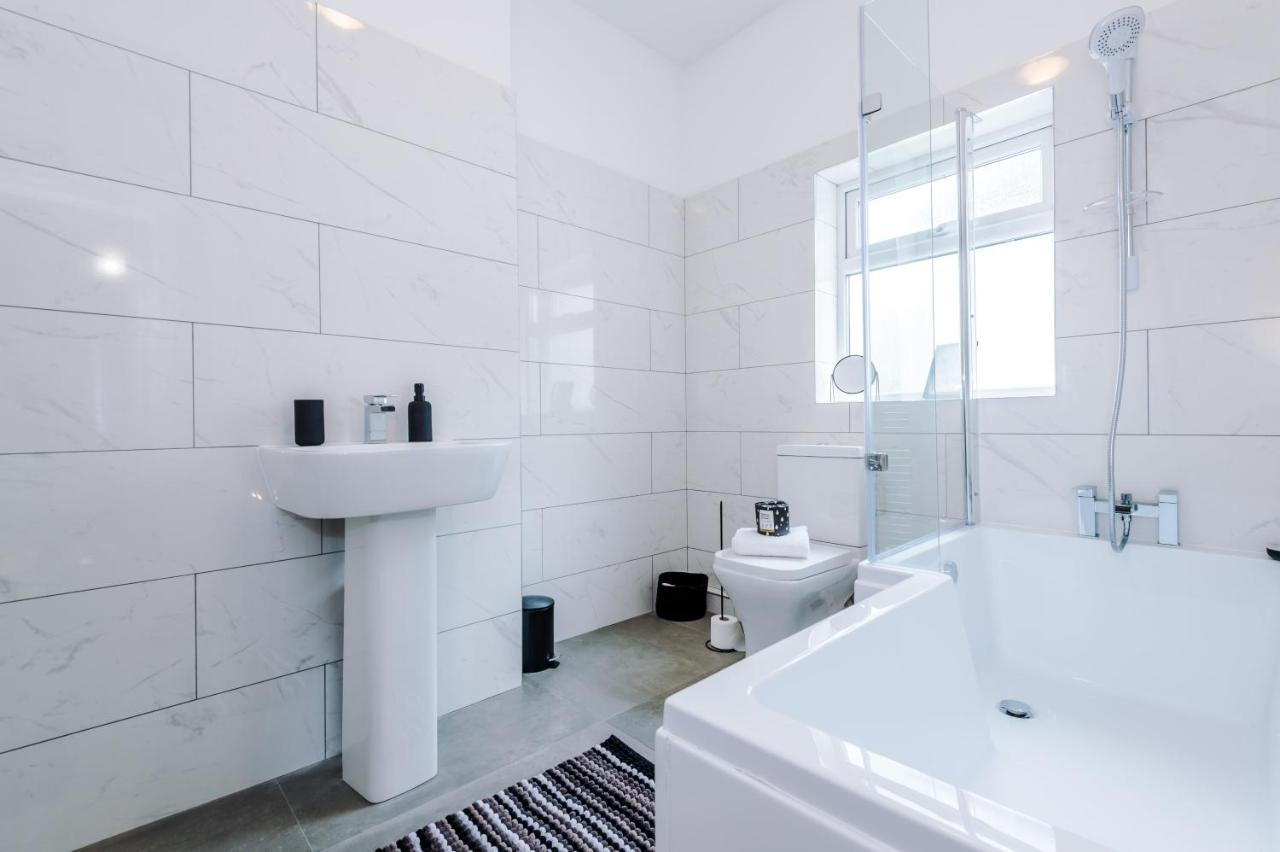 3 Bed Property, Upto 8 Guests Near City Centre 맨체스터 외부 사진