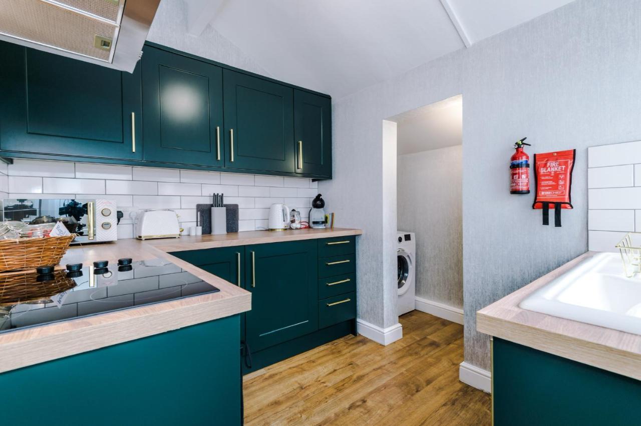 3 Bed Property, Upto 8 Guests Near City Centre 맨체스터 외부 사진