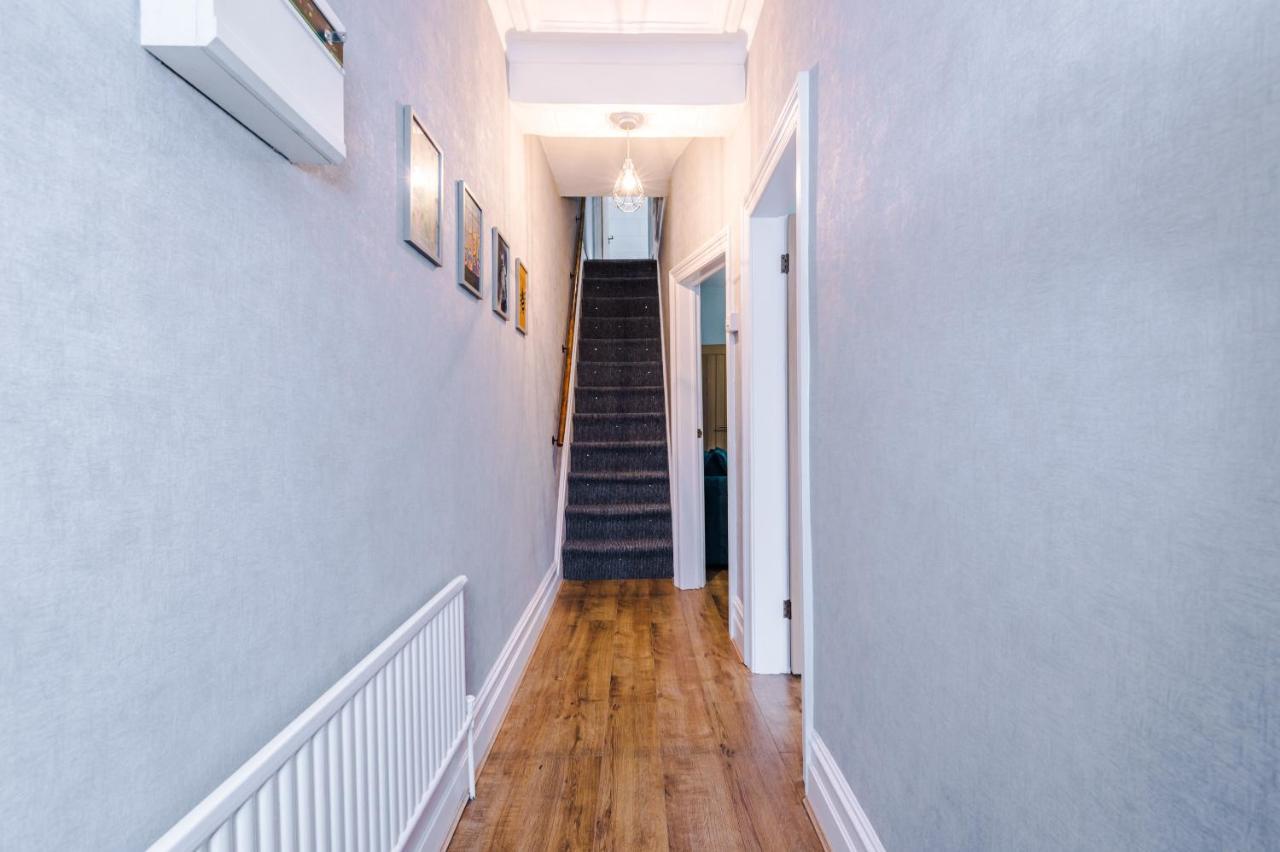 3 Bed Property, Upto 8 Guests Near City Centre 맨체스터 외부 사진